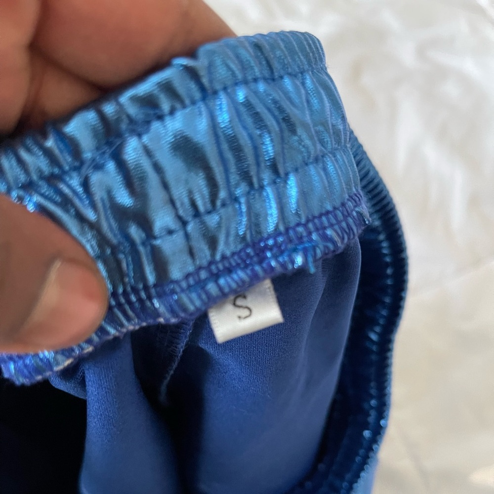 High-waisted shiny blue shorts - Picture 5 of 5